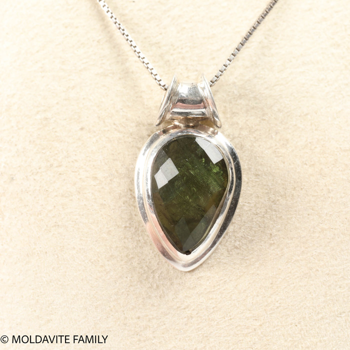 MOLDAVITE CABOCHON PENDANT (MSP0180I172)