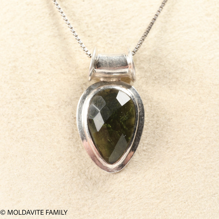 MOLDAVITE CABOCHON PENDANT (MSP0180I174)