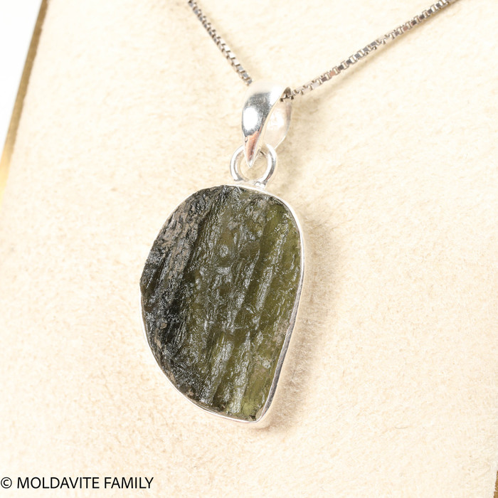 PENDANT WITH RAW MOLDAVITE 4.23g (MSP0155I133)