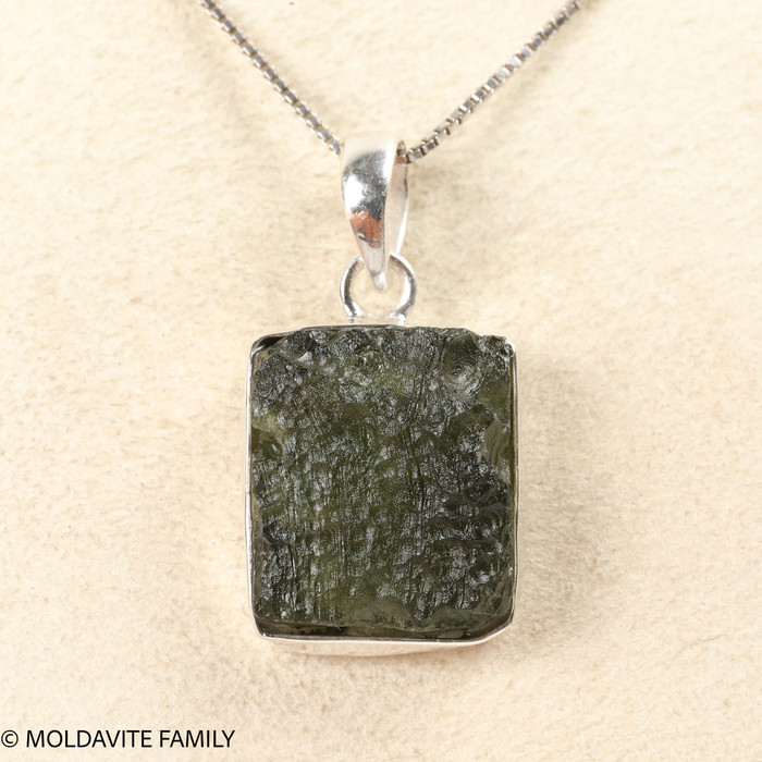 PENDANT WITH RAW MOLDAVITE 4.41g (MSP0155I134)