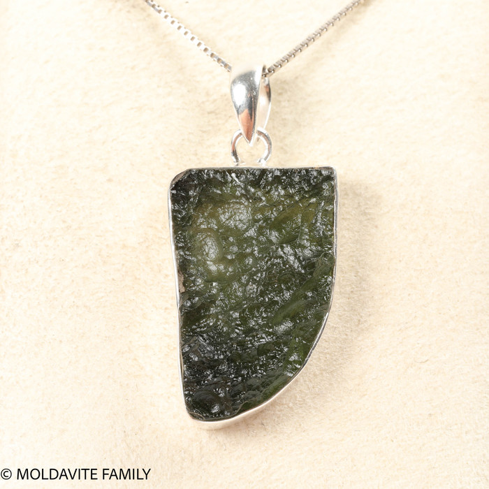 PENDANT WITH RAW MOLDAVITE 6.82g (MSP0155I140)