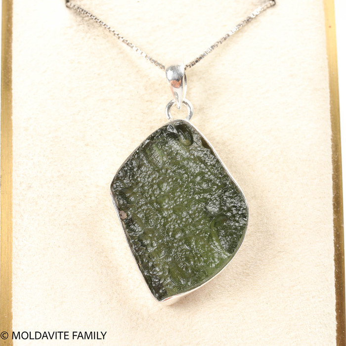 PENDANT WITH RAW MOLDAVITE 6.81g (MSP0155I142)