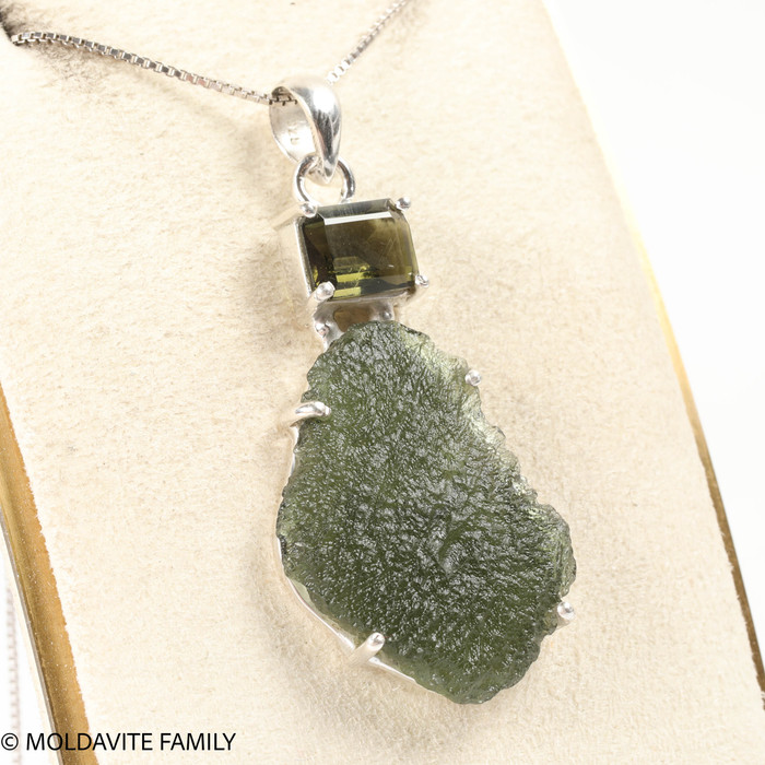 PENDANT WITH MOLDAVITE - RAW & FACETED 7.65g (MSP0267I002)