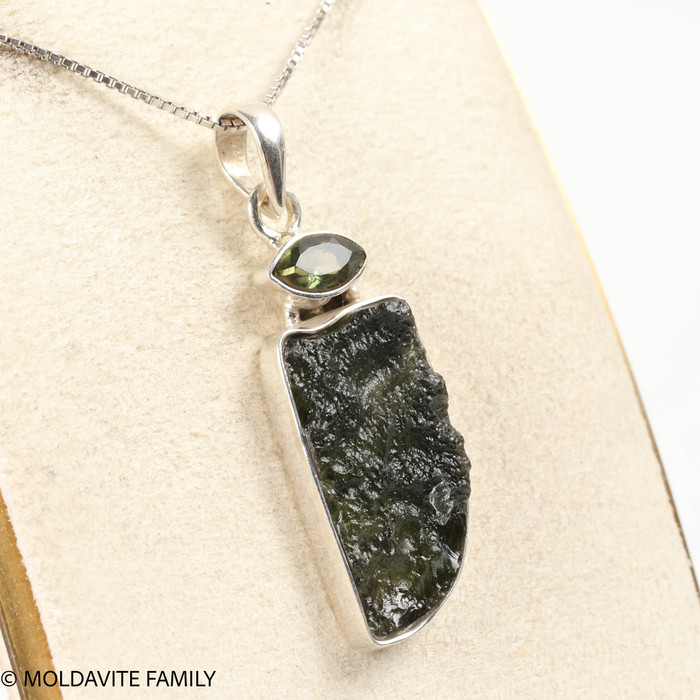 PENDANT WITH MOLDAVITE - RAW & FACETED 4.2g (MSP0267I004)