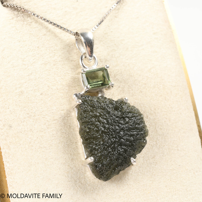 PENDANT WITH MOLDAVITE - RAW & FACETED 5.86g (MSP0267I006)