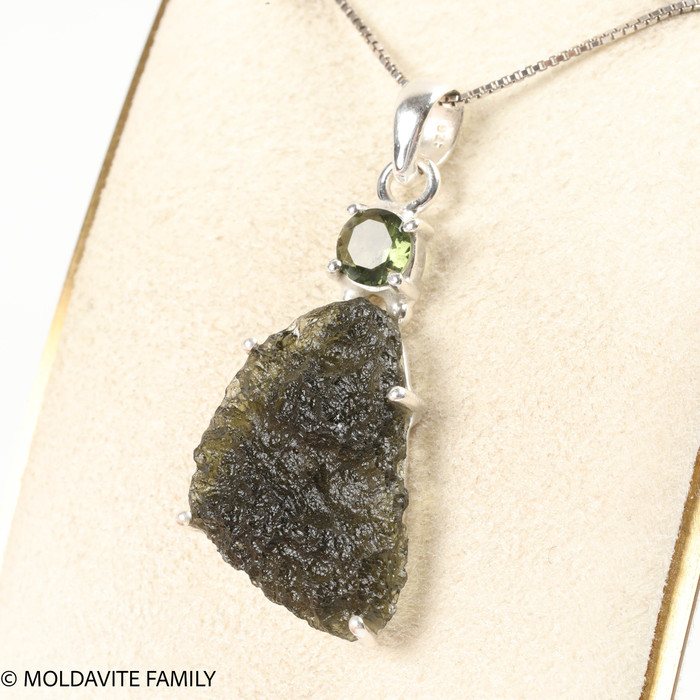 PENDANT WITH MOLDAVITE - RAW & FACETED 6.12g (MSP0267I007)