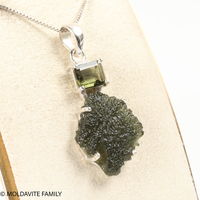 PENDANT WITH MOLDAVITE - RAW & FACETED 6.3g (MSP0267I008)