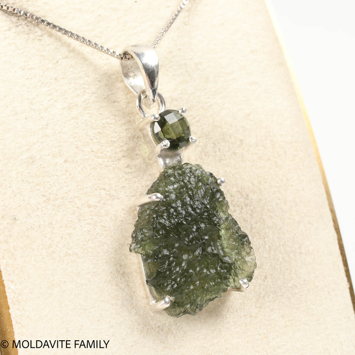 PENDANT WITH MOLDAVITE - RAW & FACETED 5.56g (MSP0267I009)