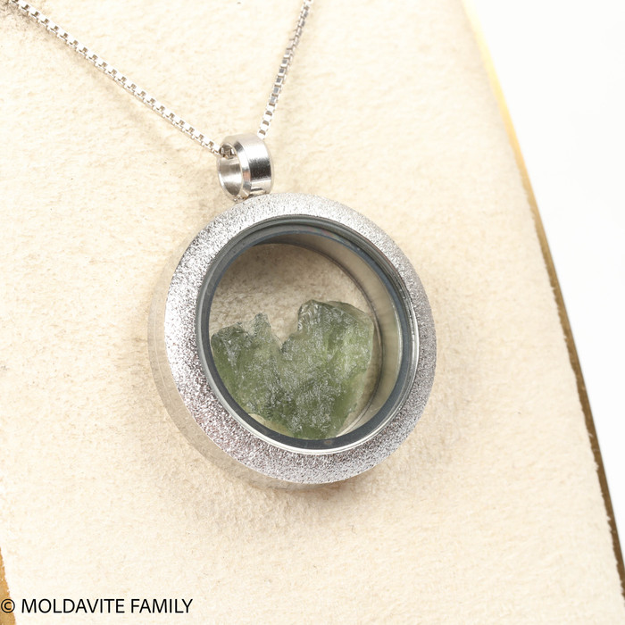 LOCKET PENDANT - BRUSHED METAL - RAW MOLDAVITE (MSP0233009)