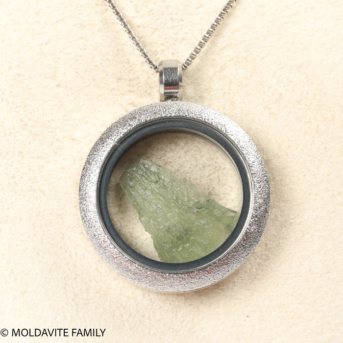 LOCKET PENDANT - BRUSHED METAL - RAW MOLDAVITE (MSP0233010)