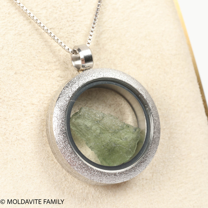 LOCKET PENDANT - BRUSHED METAL - RAW MOLDAVITE (MSP0233010)