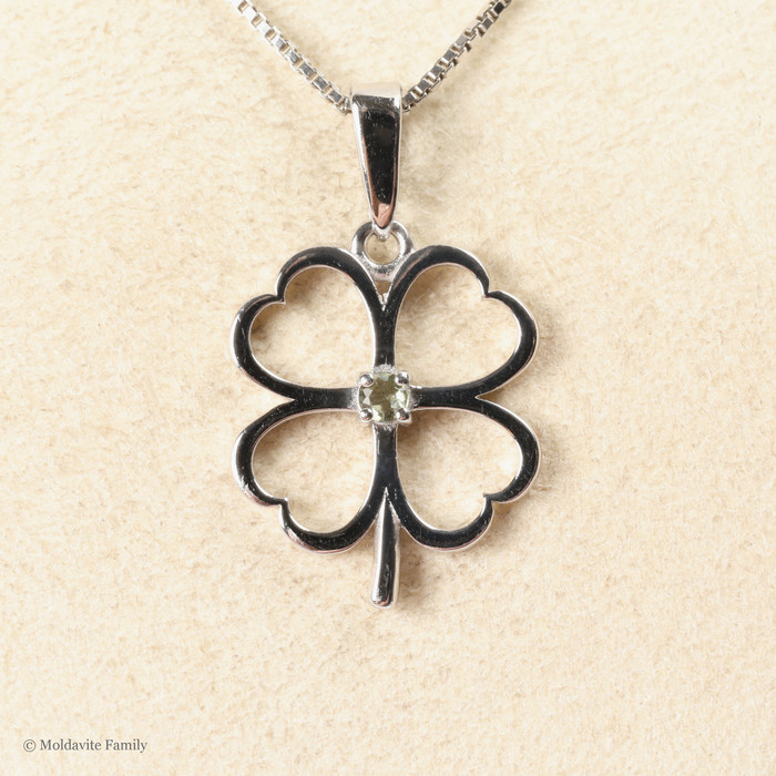 4 LEAF CLOVER PENDANT WITH MOLDAVITE (MSP0271)