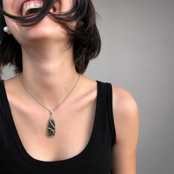 MOLDAVITE PENDANT - STERLING SILVER - 3.23g (MSP0201I054)