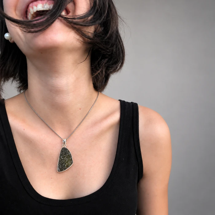 PENDANT WITH RAW MOLDAVITE 5.74g (MSP0155I155)