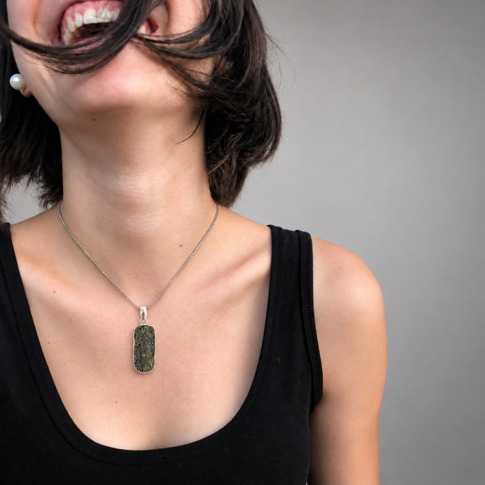 PENDANT WITH RAW MOLDAVITE 5.08g (MSP0155I156)