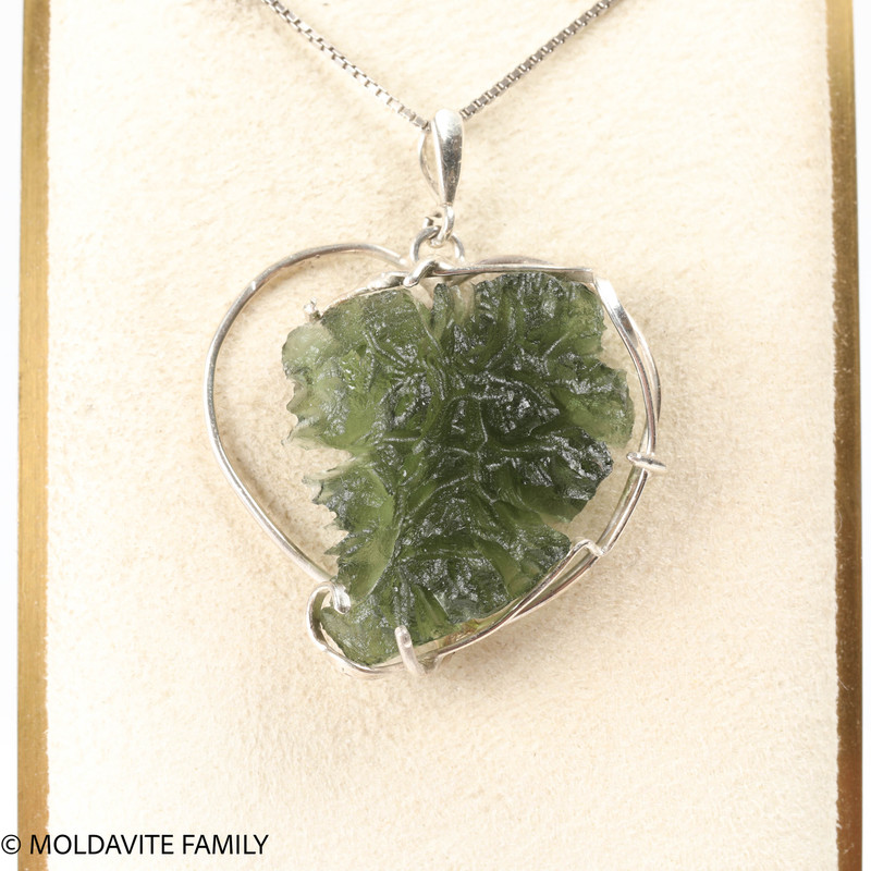 BESEDNICE MOLDAVITE PENDANT - STERLING SILVER - 6.4g (MBP002I020)