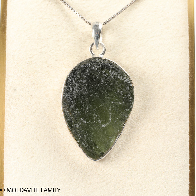 PENDANT WITH RAW MOLDAVITE 7.32g (MSP0155I126)