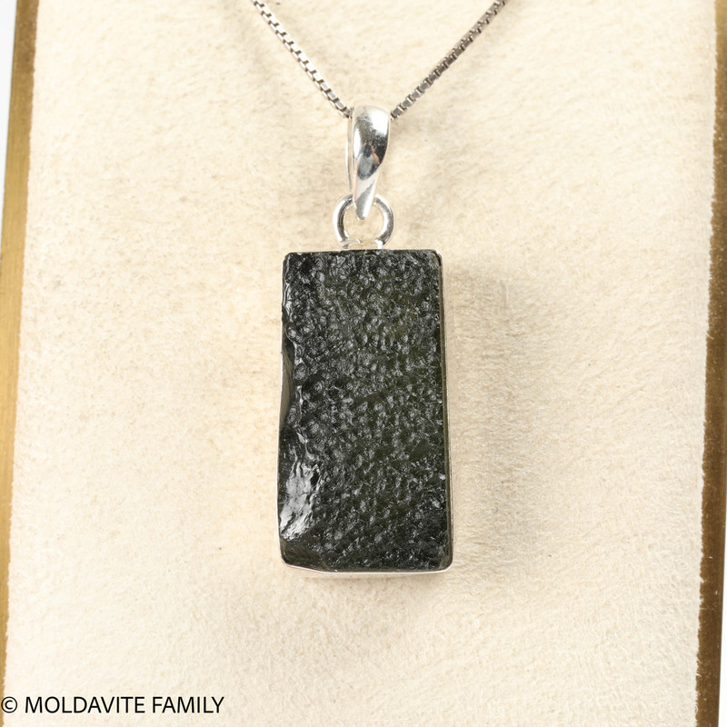 PENDANT WITH RAW MOLDAVITE 6.3g (MSP0155I132)