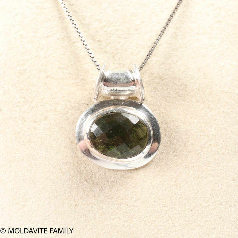 MOLDAVITE CABOCHON PENDANT (MSP0180I164)