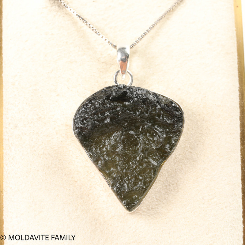 PENDANT WITH RAW MOLDAVITE 7.39g (MSP0155I144)