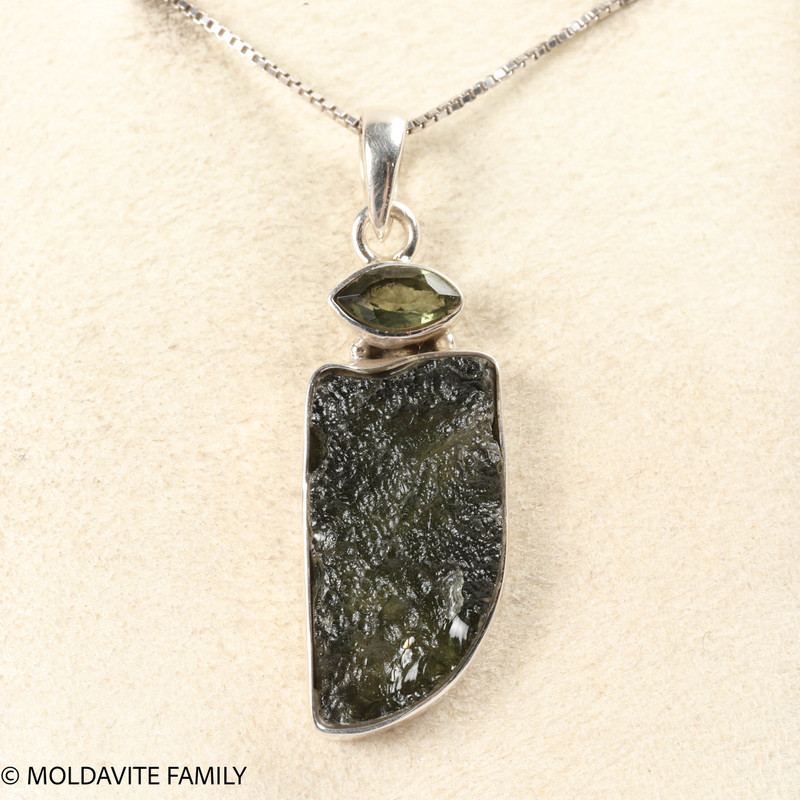 PENDANT WITH MOLDAVITE - RAW & FACETED 4.2g (MSP0267I004)