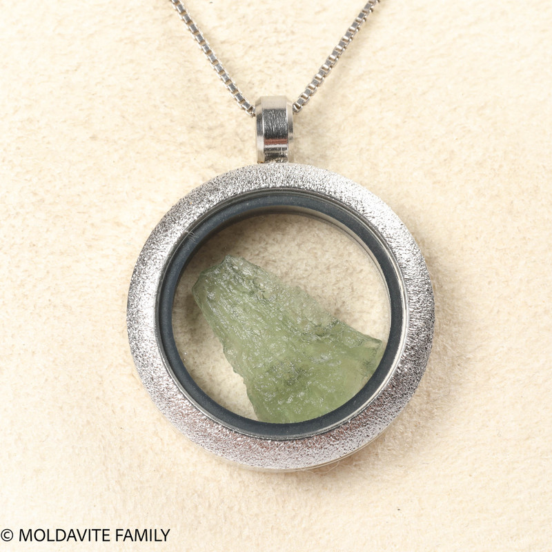 LOCKET PENDANT - BRUSHED METAL - RAW MOLDAVITE (MSP0233010)