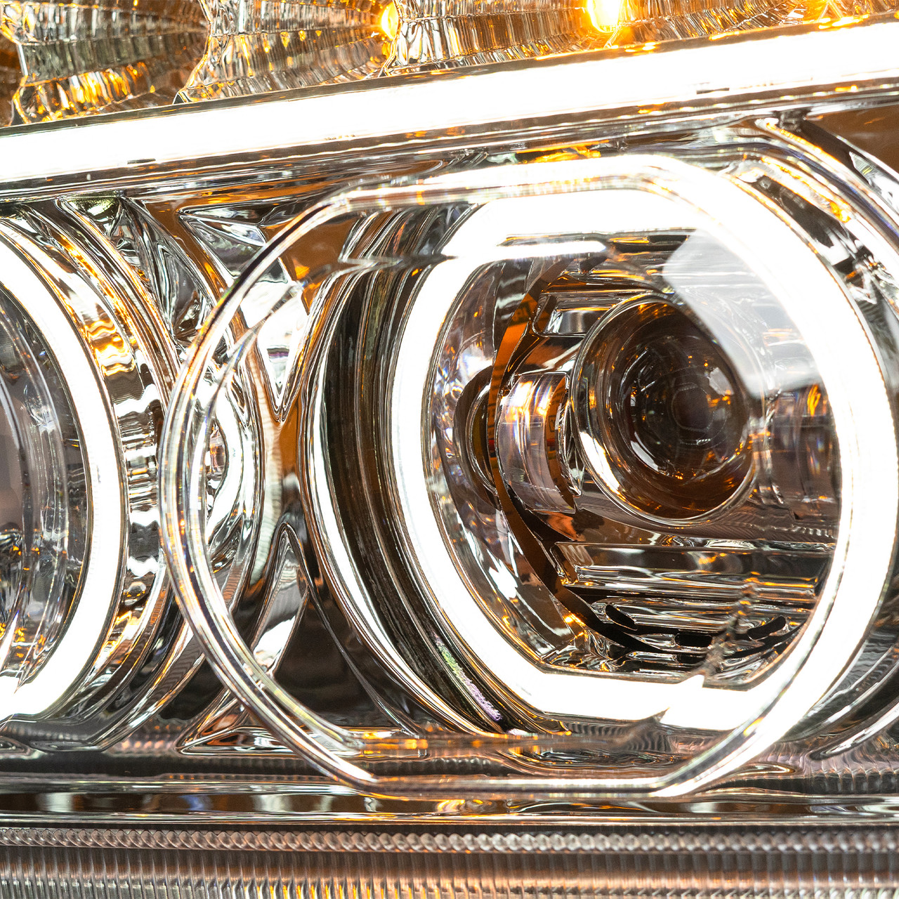 KENWORTH T880 LED HEADLIGHT W/ SEQUENTIAL TURN SIGNAL CHROME