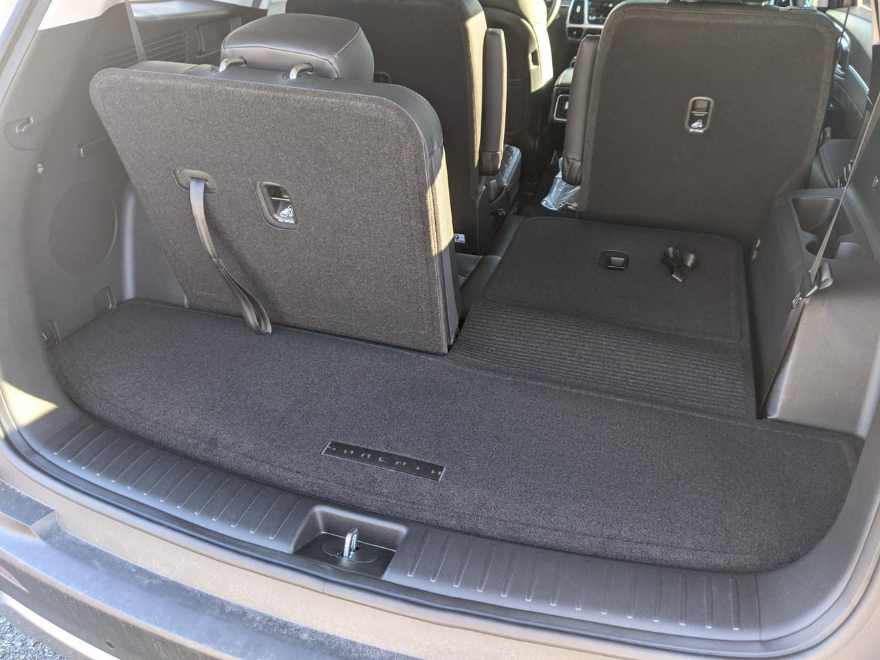 2021-2026 Kia Sorento Carpeted Cargo Mat With Seat Back Protection