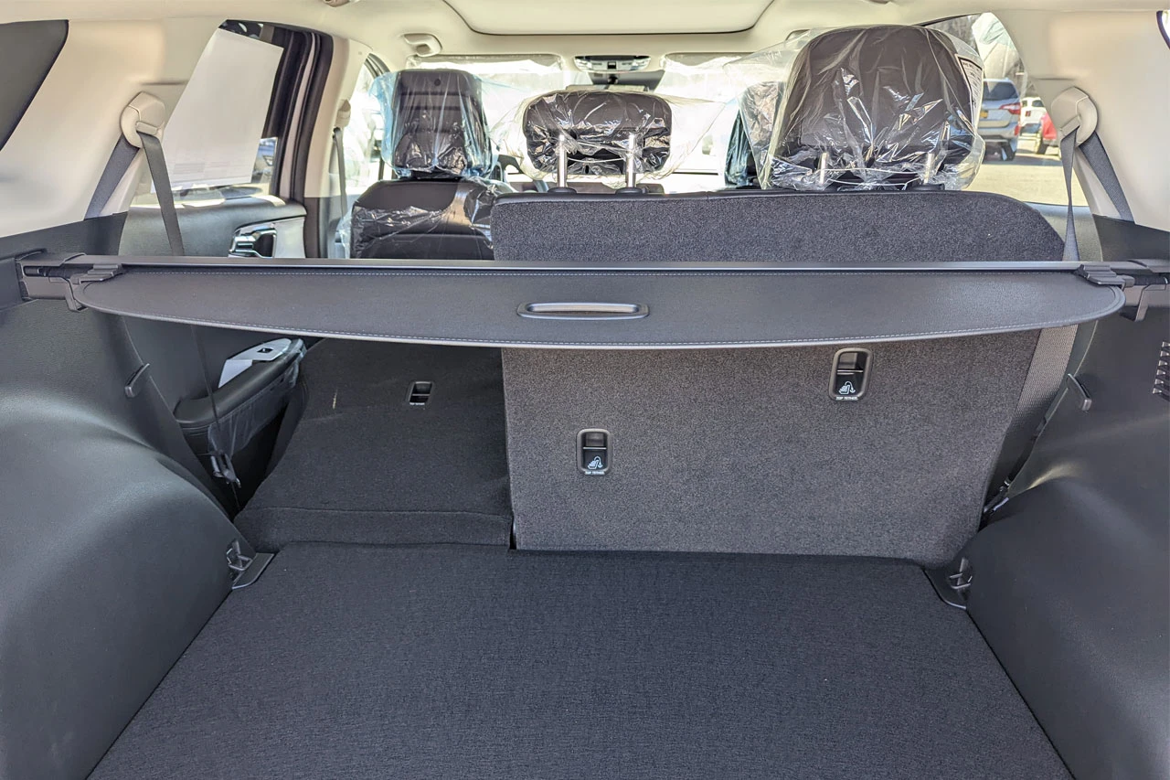 Retractable 2023-2027 Kia Sportage Cargo Cover