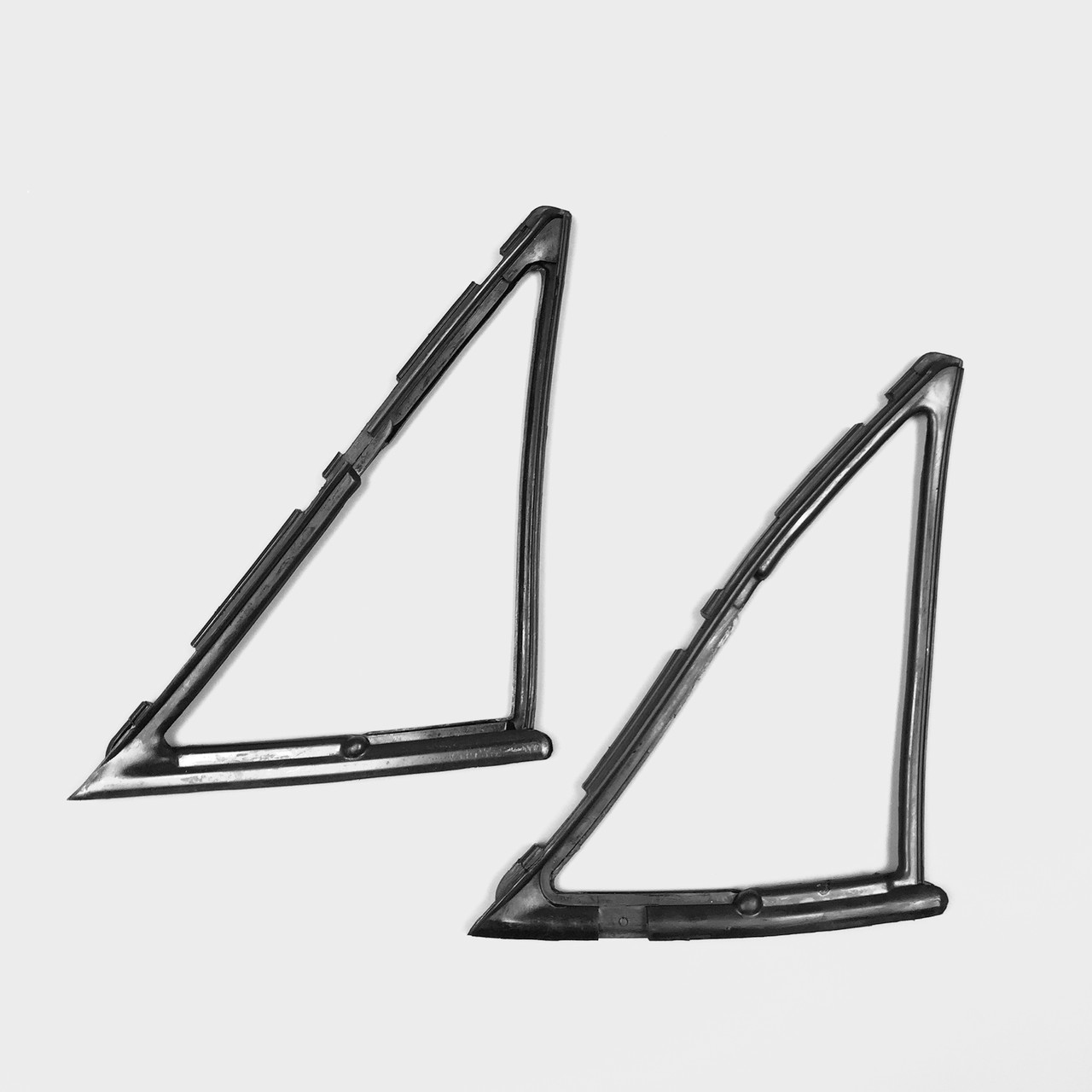 Mopar A Body 67-72 HARDTOP & CONVERTIBLE Vent Window Seals
