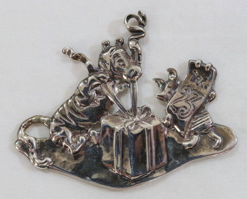 Lunt Winnie the Pooh Tigger Opening Gifts on Christmas Eve Ornament