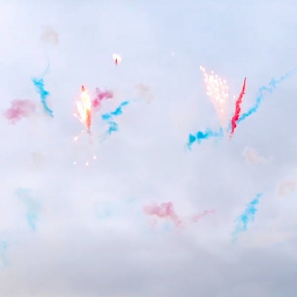 49S Fan Red & Blue Smoke Sky Comets To Salutes (25 Sec)