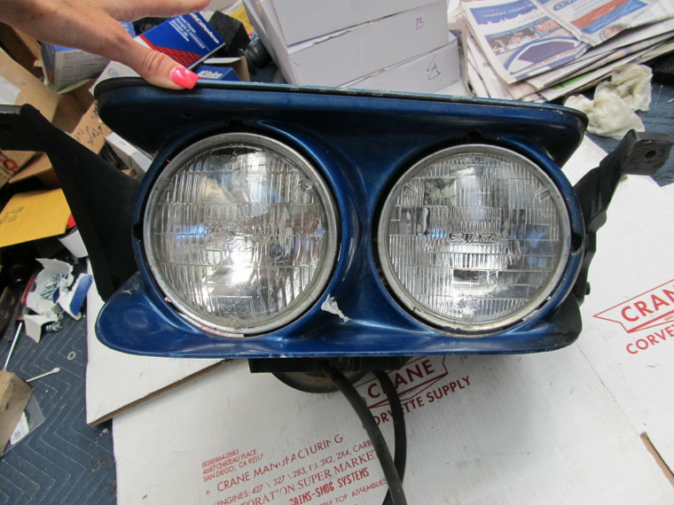 1975-82  CORVETTE GM LH HEADLIGHTS DOOR ORIGINAL FRONT END FIBERGLASS CLIP  