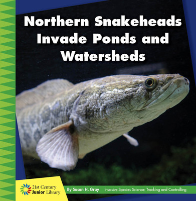 Northern Snakeheads Invade Ponds and Watersheds (Library Binding)