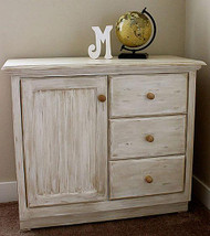 Time-Worn, On-Trend Dresser