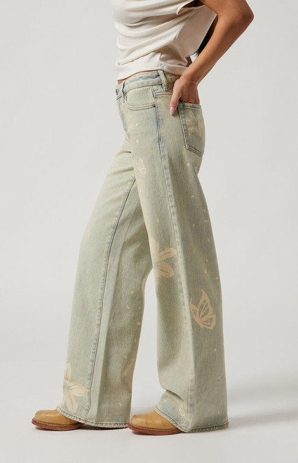 Pacsun Women's Casey Low Rise Baggy Jeans Butterfly Graphic Light Indigo - 0860602180308