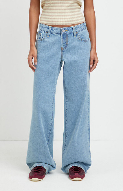 Pacsun Women's Zoe Low Rise Girlfriend Jeans Light Blue Wash - 0860602840133