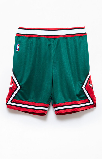 Mitchell & Ness Men's NBA Chicago Bulls Mesh Shorts - 0172514810043