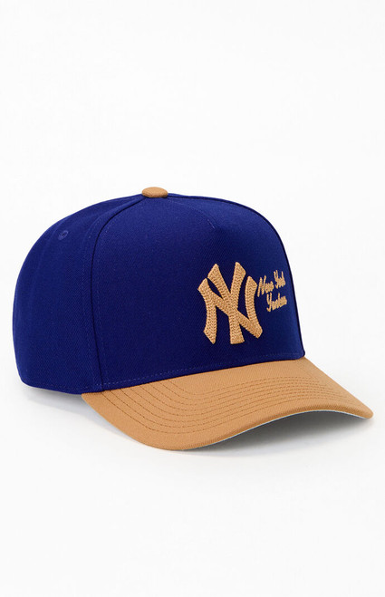 Mitchell & Ness Men's MLB NY Yankees Script Pro Snapback Hat - 0641514810057