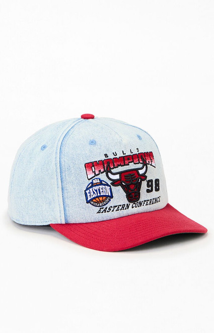 Mitchell & Ness Men's NBA Chicago Bulls Champions Deadstock Jean Snapback Hat - 0641514810209