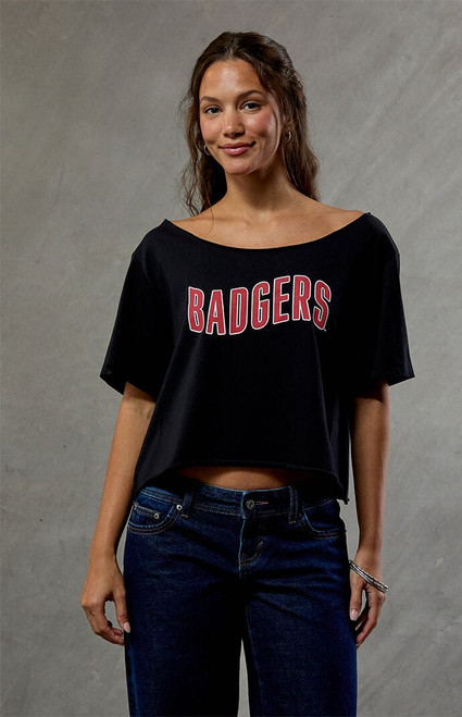 WILD COLLECTIVE Women's Wisconsin Badgers Off-The-Shoulder Oversized T-Shirt - 0702610230137