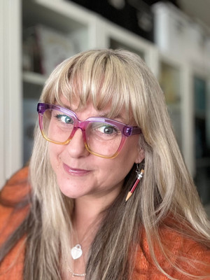 Illustrator Interview — COLOURFUL CONNECTIONS: Nicky Johnston