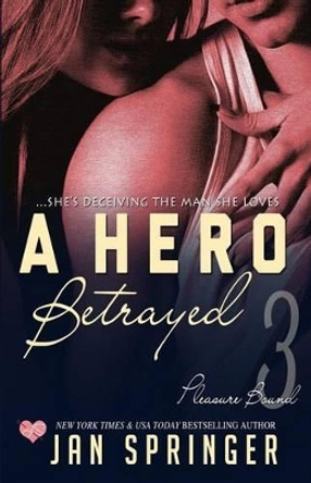 A Hero Betrayed: She's deceiving the man she loves... Jan Springer 9781542548991