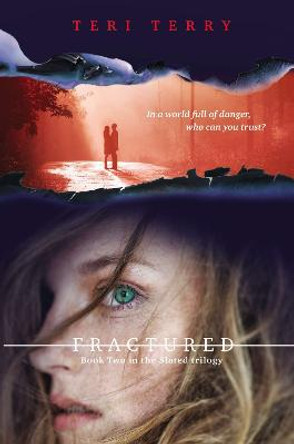 Fractured: Book Two in the Slated Trilogy Teri Terry 9780142425046