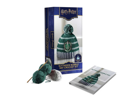 Harry Potter: Slytherin Pom-Pom Beanie Crochet Kit Insight Editions 9798337402598