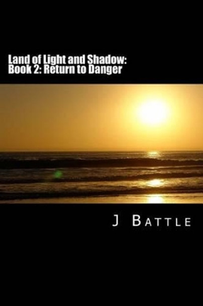 Land of Light and Shadow: Book 2: Return to Danger J Battle 9781483917702