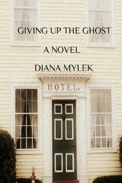 Giving Up the Ghost Diana Mylek 9781542621304