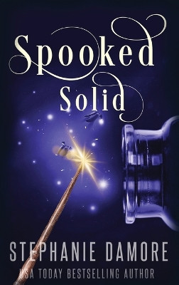 Spooked Solid: A Paranormal Cozy Mystery Stephanie Damore 9781960264138