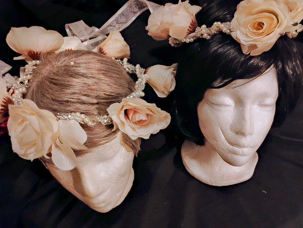 Cream Rose Stefana displayed on two mannequin heads