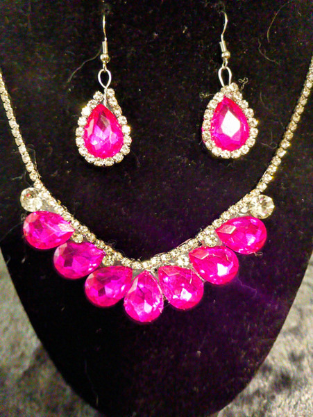 Fuchsia Glamour Necklace and Earring Set
